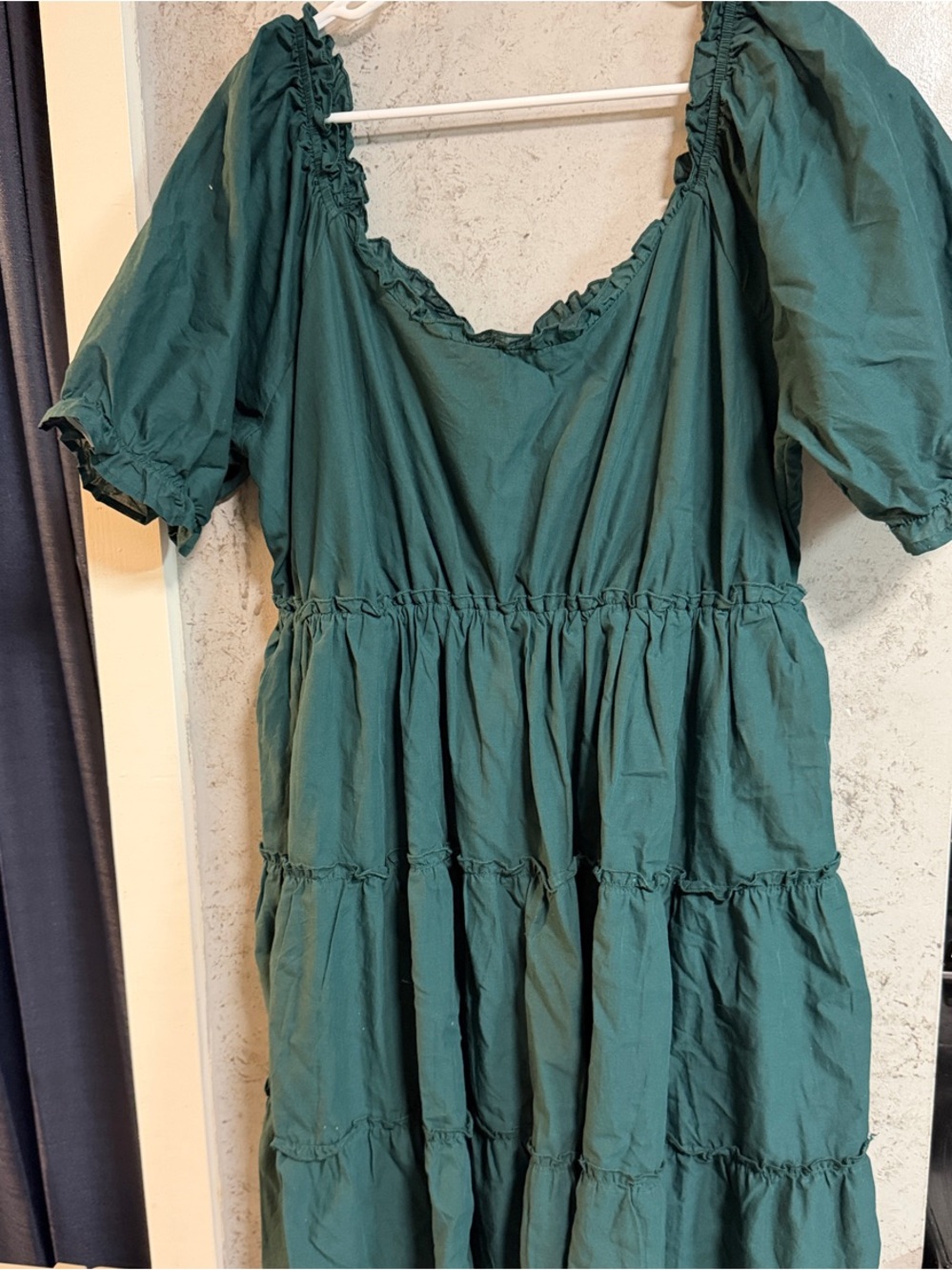 Emerald Green Tiered Puff-Sleeve Midi Dress